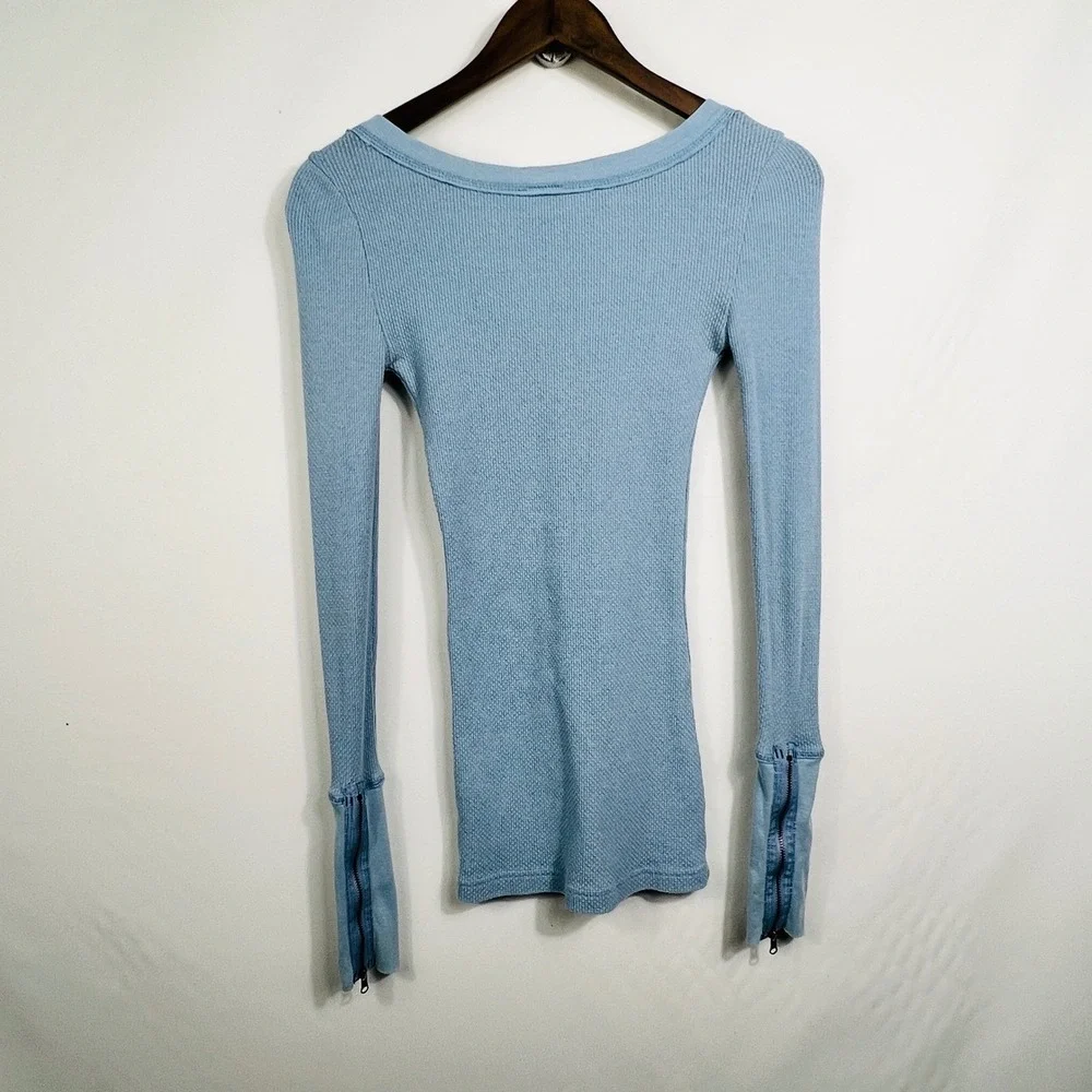 Free People Light Blue V-Neck Thermal Waffle Knit Top Zipper Cuffs‎ Womens XS